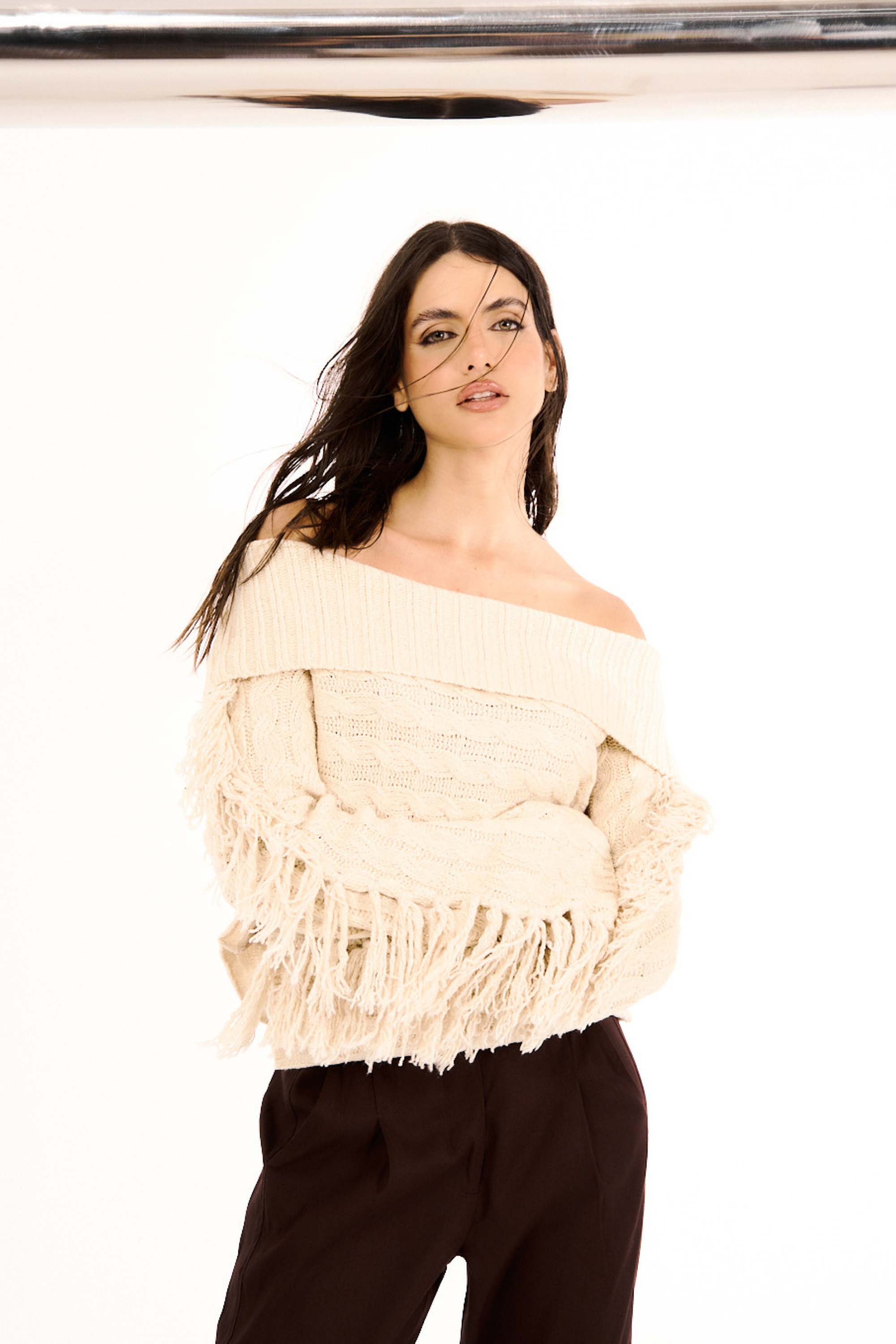 OFF SHOULDER KNIT SWEATER