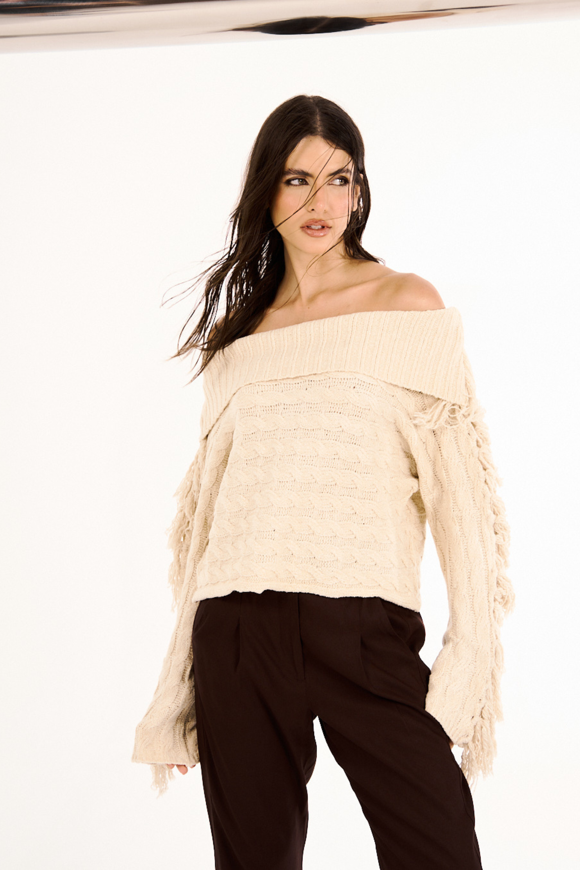 OFF SHOULDER KNIT SWEATER