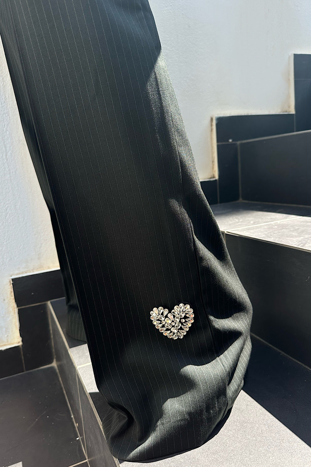 PANTALONE GESSATO CON STRASS 4