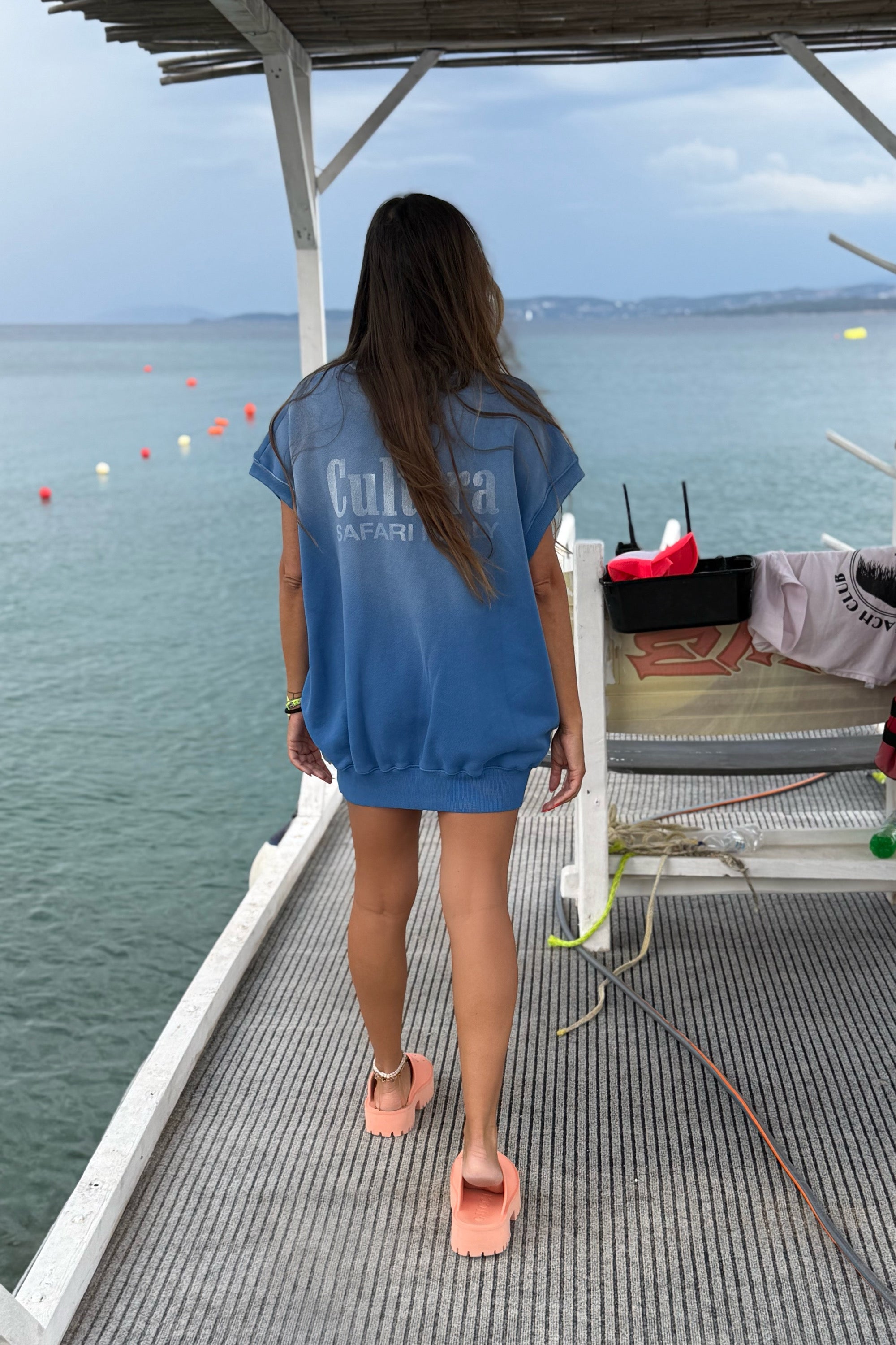 SLEEVELESS CREWNECK