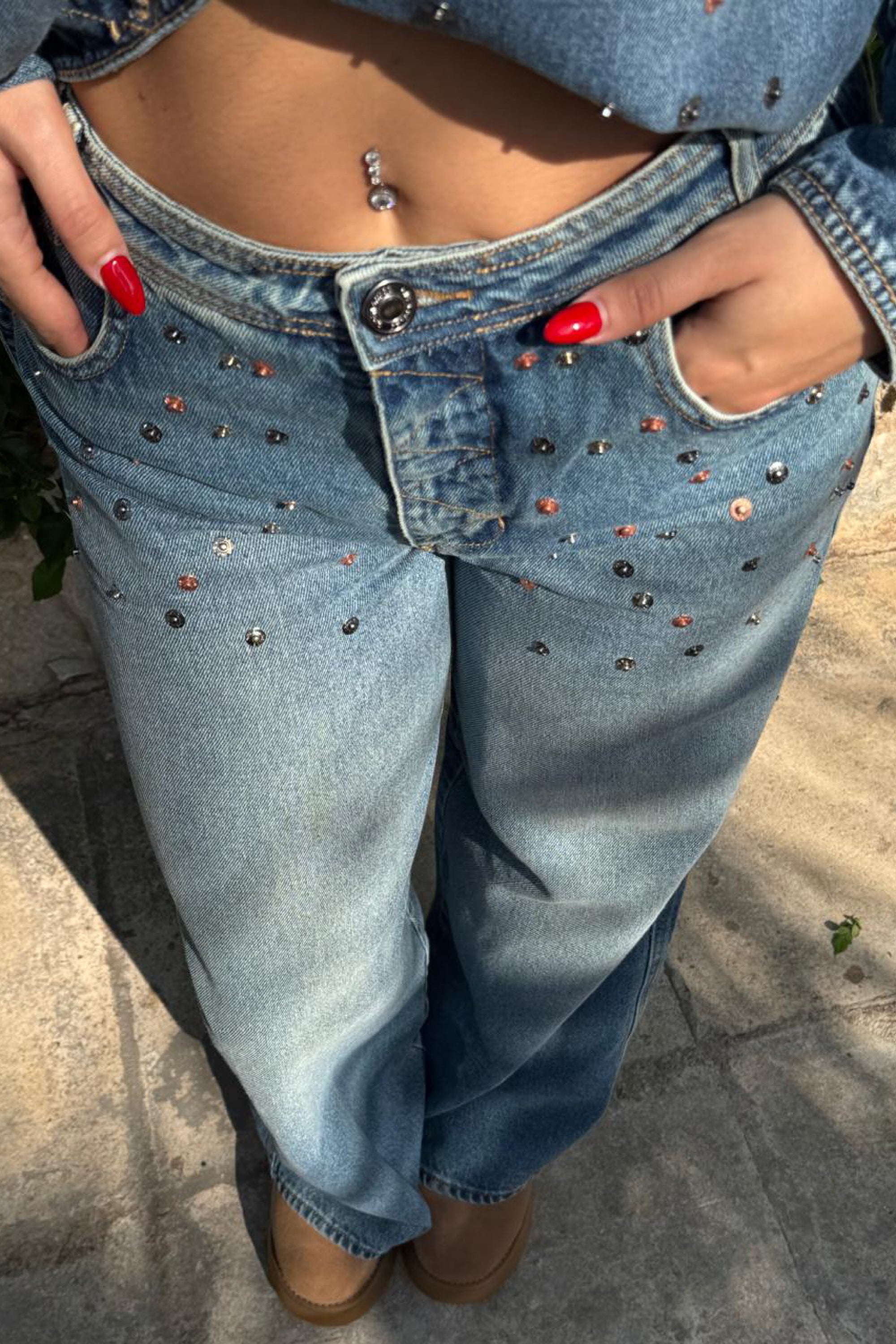 STUDDED JEANS