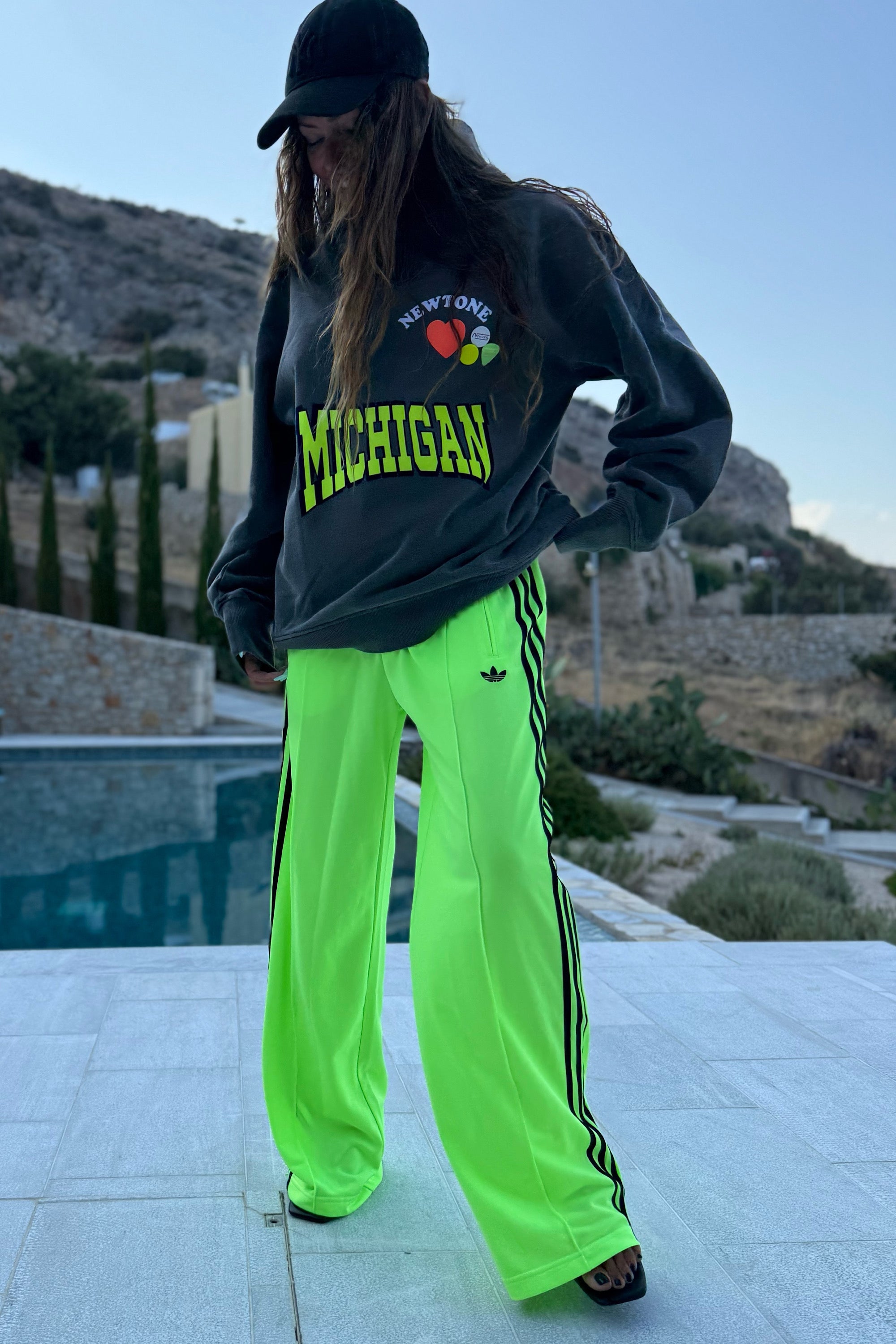 DRIVER NWTLOVE SWEATSHIRT