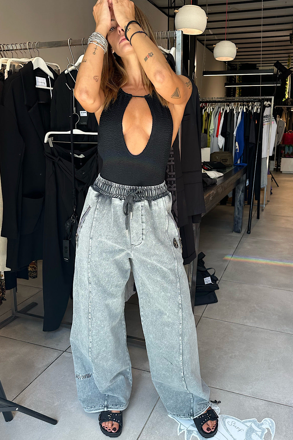BLK CAPS  TROUSERS 021 1
