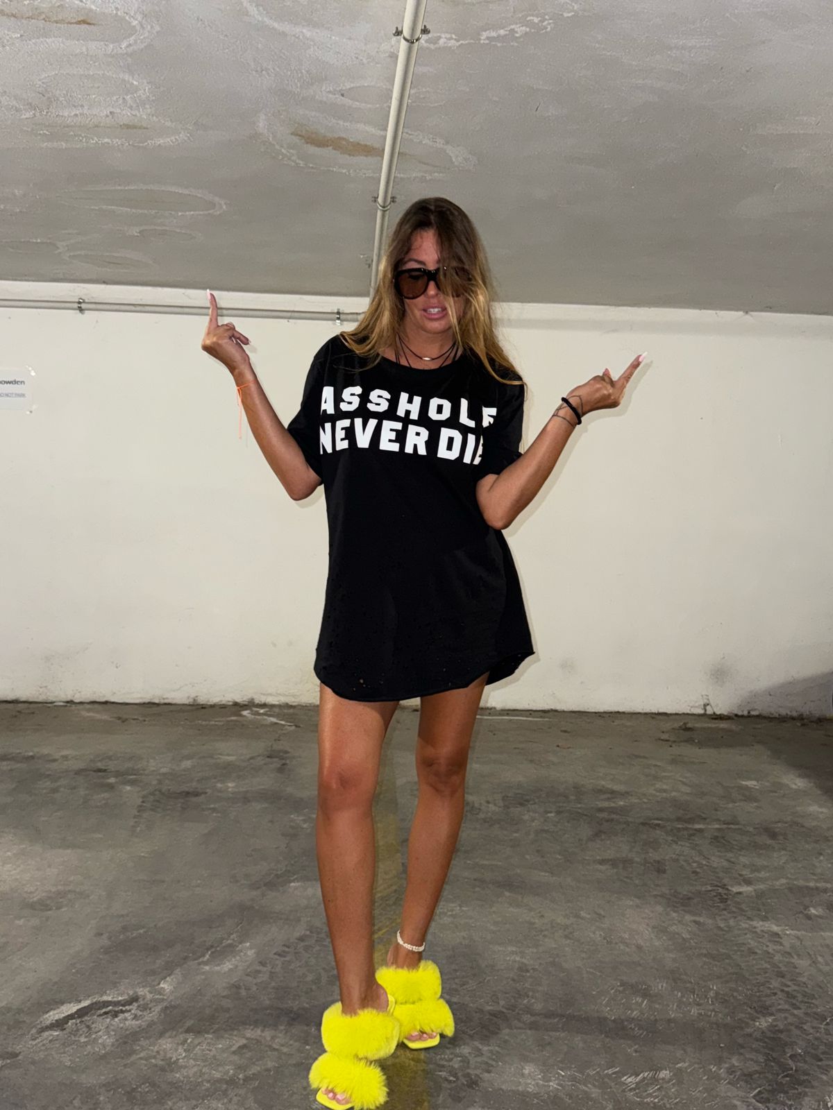 NEVER DIE TEE