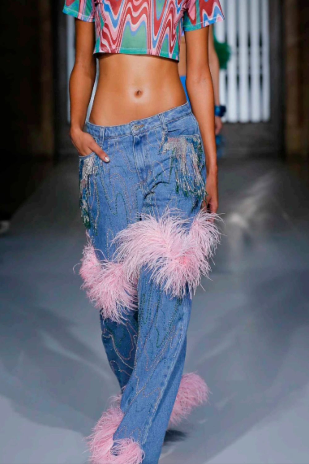 HIGH WAISTED JEANS  WITH FEATHER EMBELLISHMENTS 2